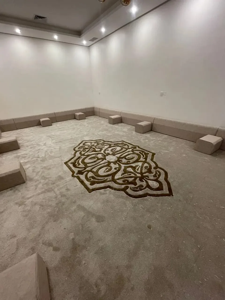 مساند ديوانية ظهر